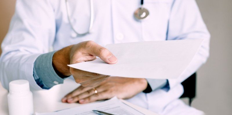 Termo de consentimento livre e esclarecido (TCLE) e as especialidades médicas que mais o utilizam