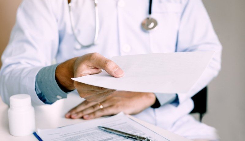 Termo de consentimento livre e esclarecido (TCLE) e as especialidades médicas que mais o utilizam