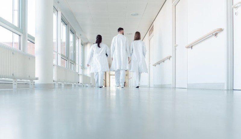 Cooperativas podem exigir que médicos não atuem em associações do mesmo gênero