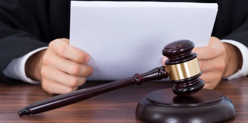 A ilegalidade do reajuste mensal em contratos de imóveis com prazo inferior a 36 meses e a repetição em dobro dos valores cobrados indevidamente