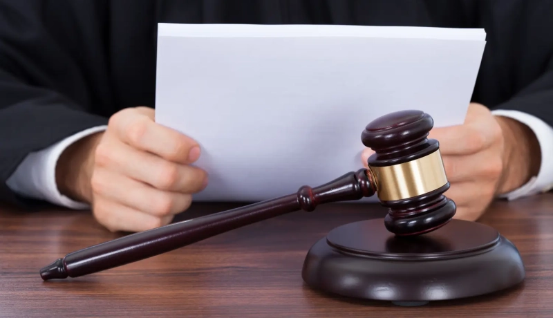 A ilegalidade do reajuste mensal em contratos de imóveis com prazo inferior a 36 meses e a repetição em dobro dos valores cobrados indevidamente