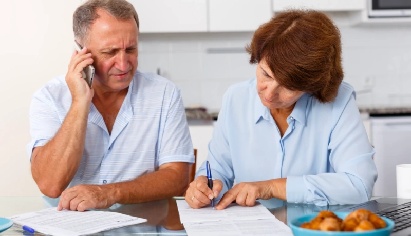 Direitos de indenização para idosos  em empréstimo consignado contratado por telefone