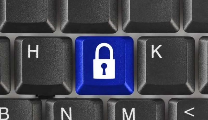 Desativação de perfil profissional sem aviso gera indenização por danos morais e materiais