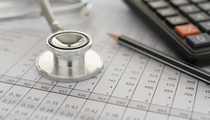 Sociedade médica pode distribuir lucros de forma diferente entre sócios? Entenda os limites legais